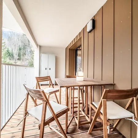 Camox, - By Emerald Apartment *