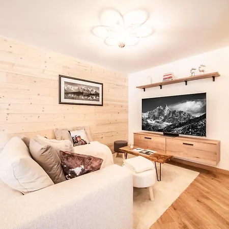 Camox, - By Emerald Apartment